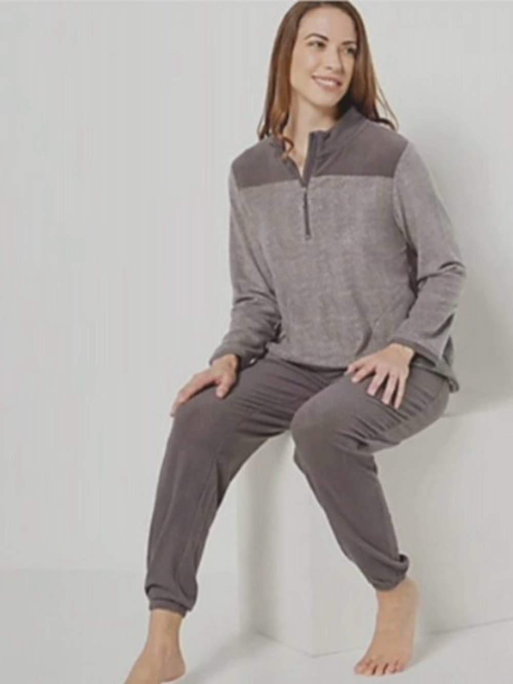 NWT Stan Herman Honeycomb Champagne Fleece Set